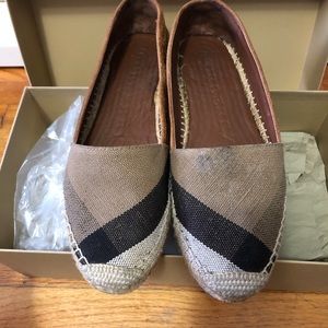 Burberry espadrilles flat.